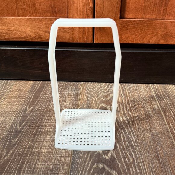 Tupperware Pick-A-Deli Pickle Container - Picture 12 of 16